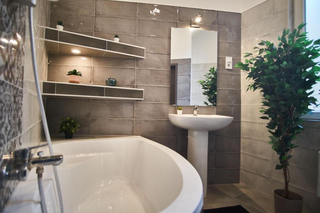 F4 Design Apartment- Budapest Luaran gambar